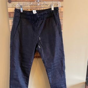 Legging style pants with elastic band. Pockets and super comfy.